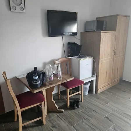 Posestvo Rozengrunt Pri Mihelicu Bivanje na kmetiji Lokavec (Sveta Ana)